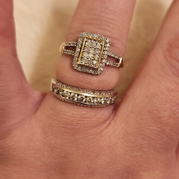 Vintage solid yellow gold diamond ring